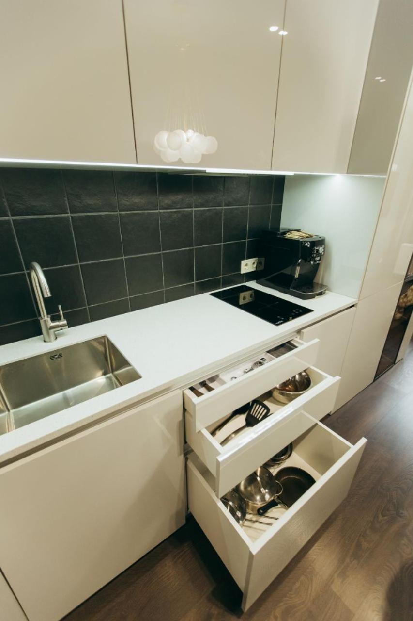 Atlant Luxury Apartments On Golovna Навпроти Тц Депот, Безконтактне Заселення 切尔诺夫策 外观 照片