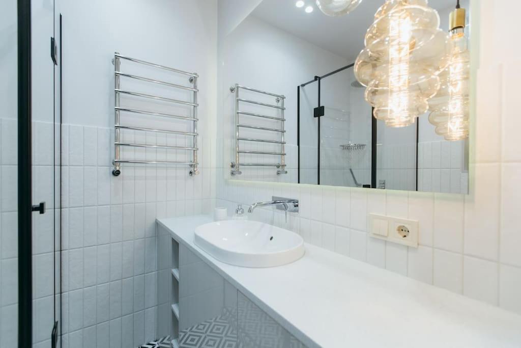 Atlant Luxury Apartments On Golovna Навпроти Тц Депот, Безконтактне Заселення 切尔诺夫策 外观 照片