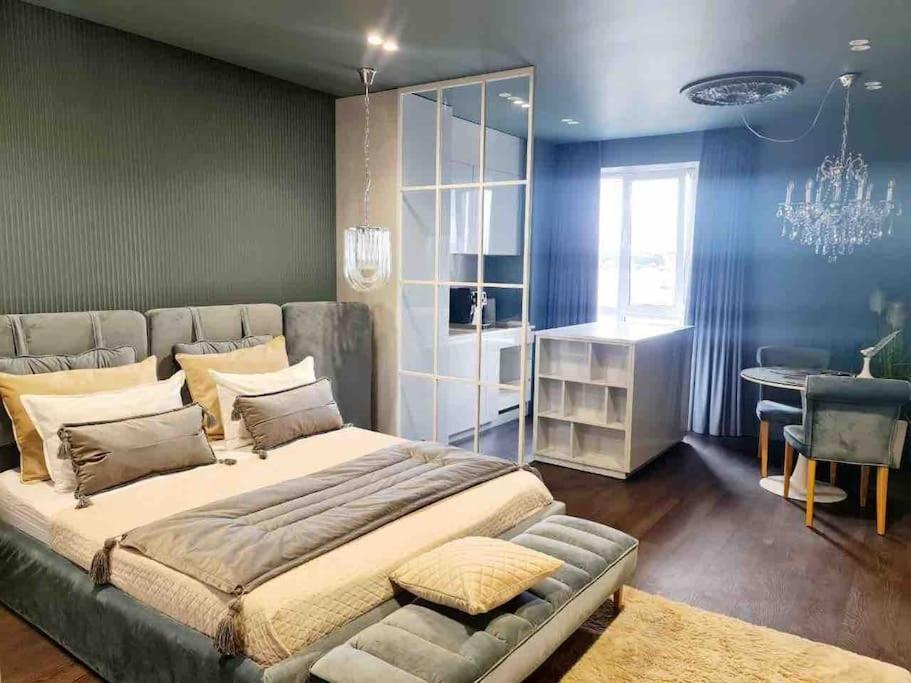 Atlant Luxury Apartments On Golovna Навпроти Тц Депот, Безконтактне Заселення 切尔诺夫策 外观 照片